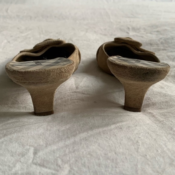 Vintage Burberry Buckle Suede Pointy Toe Kitten Heels Mules Tan Cream Brown - Picture 4 of 8